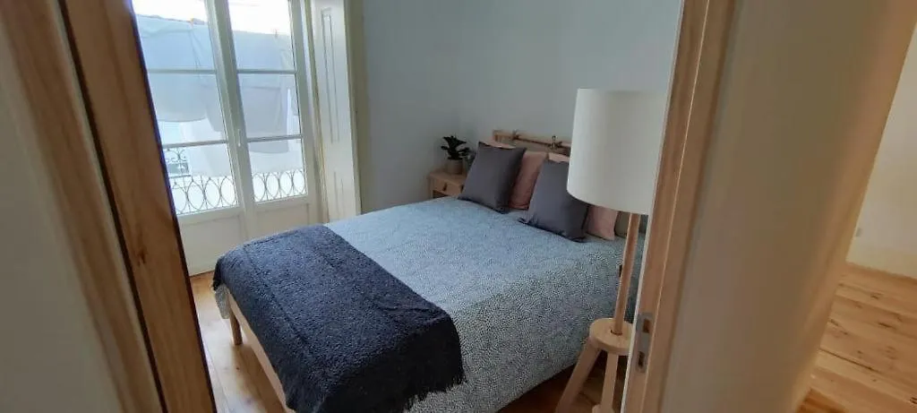 Rooms In Cozy Shared Accommodation In The Center Of Лиссабон Гостевой дом