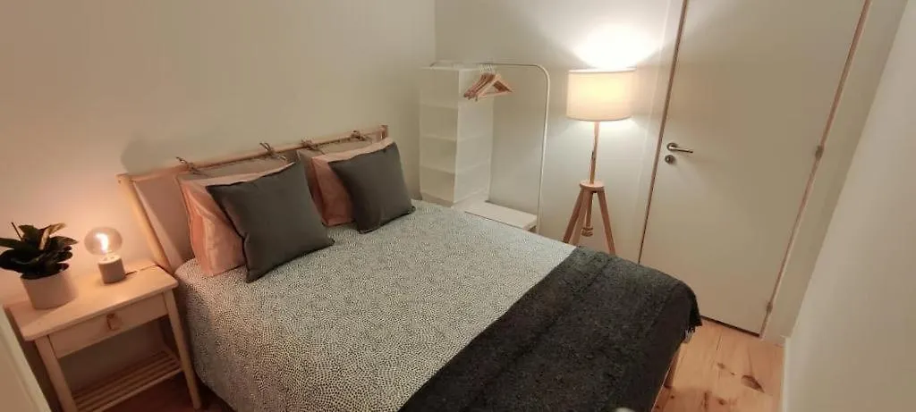 Гостевой дом Rooms In Cozy Shared Accommodation In The Center Of Лиссабон